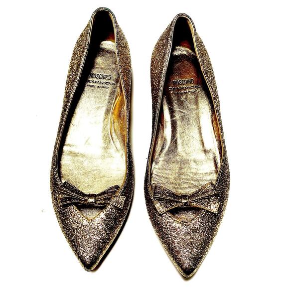 MOSCHINO CHEAPandCHIC Gold Crackled Leather 5/8” Heels BOW Flats Sz 36 Pointy - Picture 7 of 12